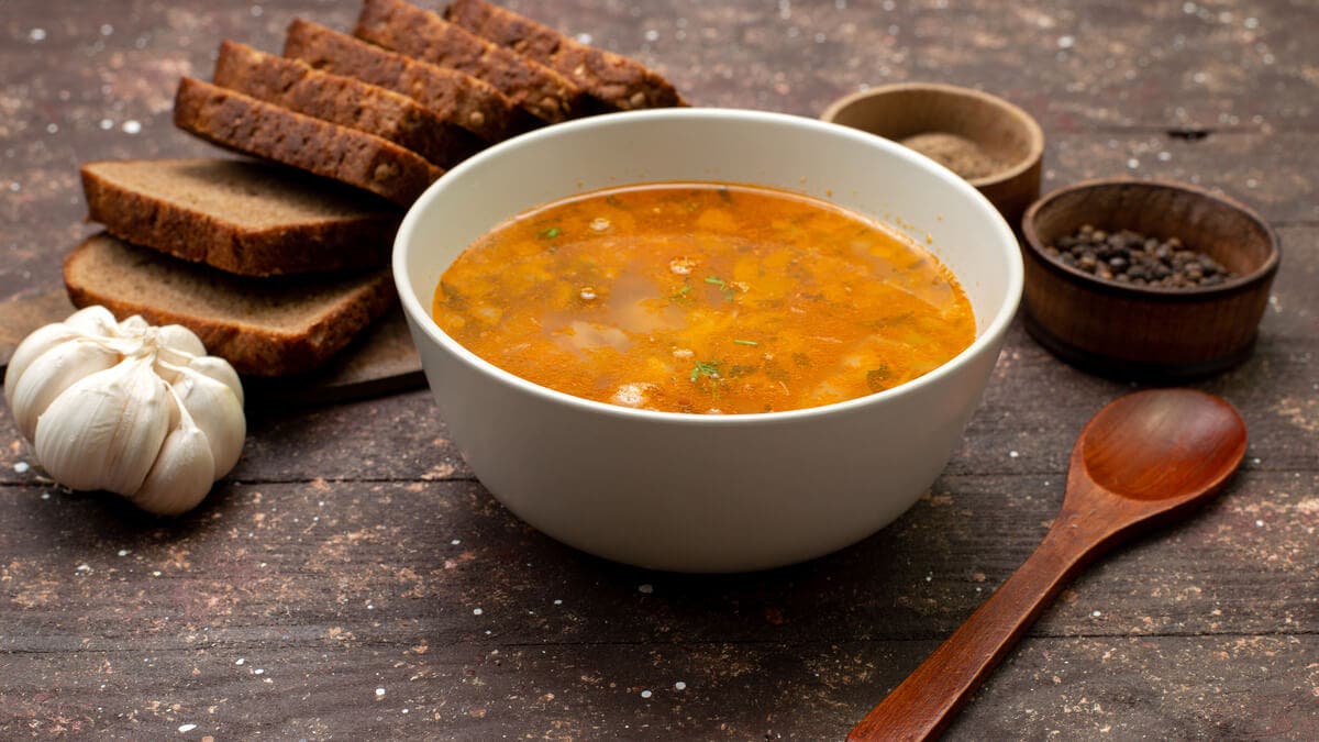 Caldo de ajo.