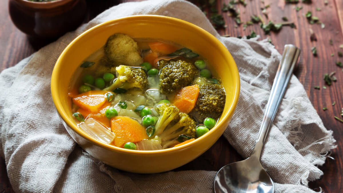 Dos caldos para sobrellevar la gripe