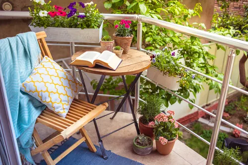 Decorar una terraza al estilo romántico puede ser muy sencillo.