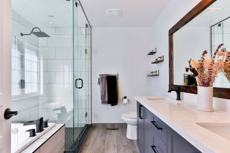 Consejos para darle un toque femenino al baño