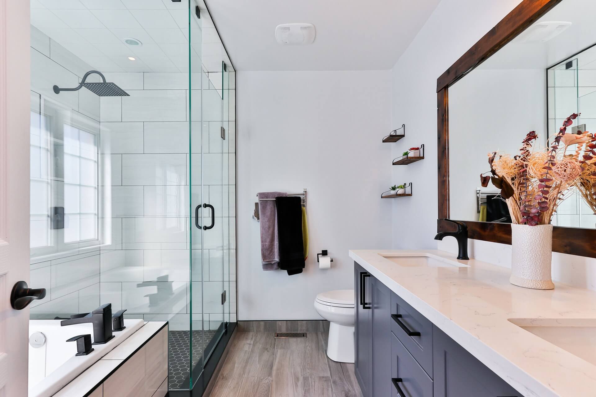 Consejos para darle un toque femenino al baño