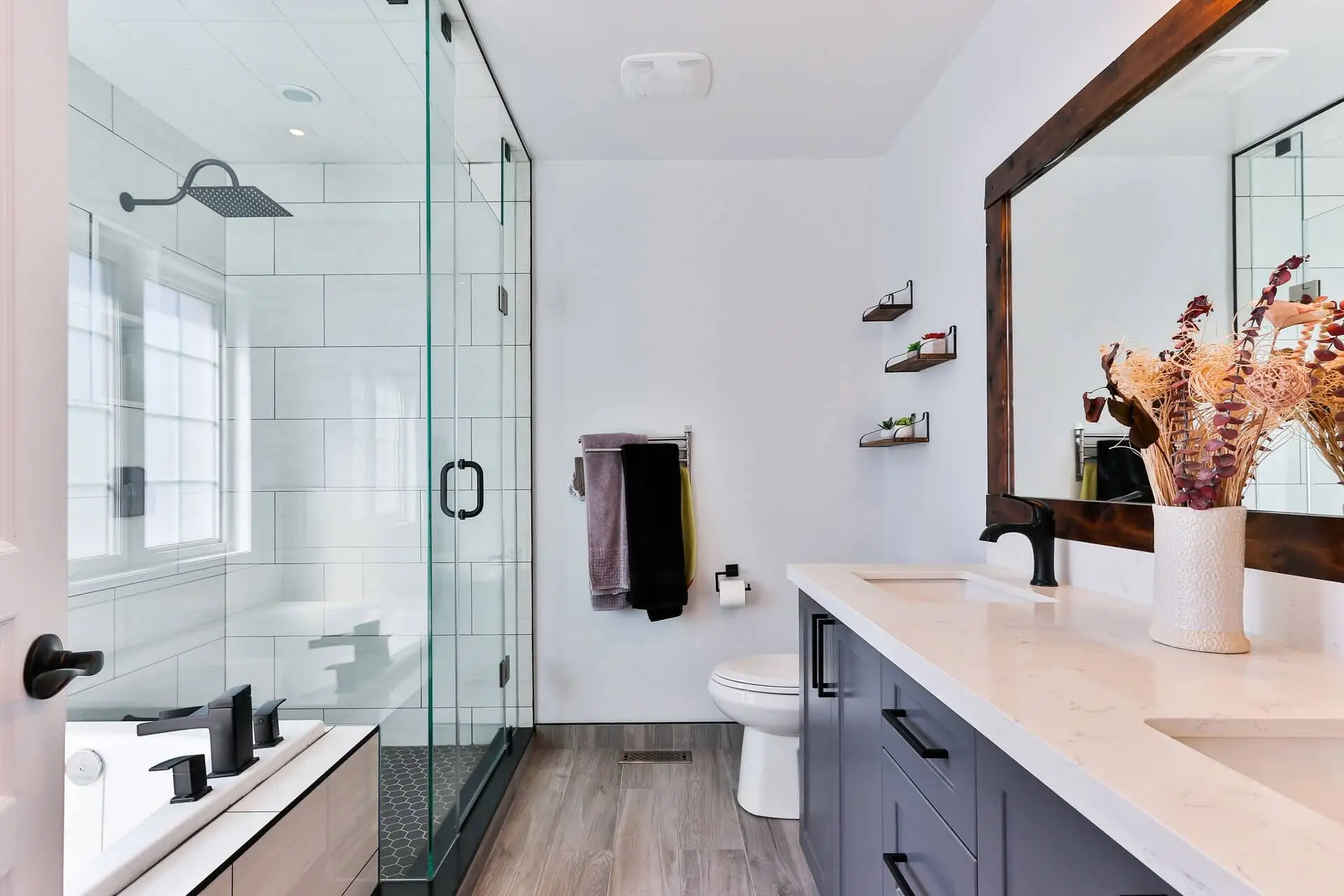 Consejos para darle un toque femenino al baño