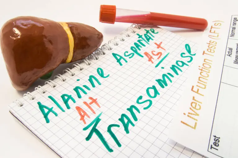 Transaminasas altas: qué indican, causas y tratamiento