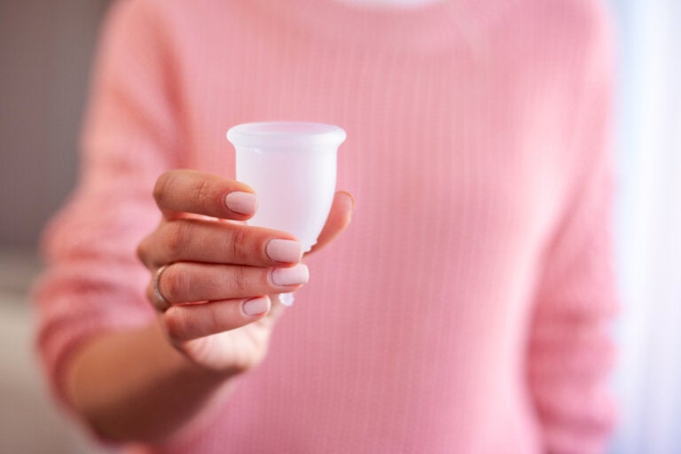 6 ventajas y 7 desventajas de la copa menstrual