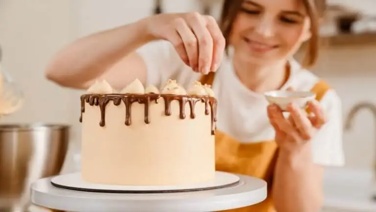 Aprende a preparar cremas decorativas para tortas