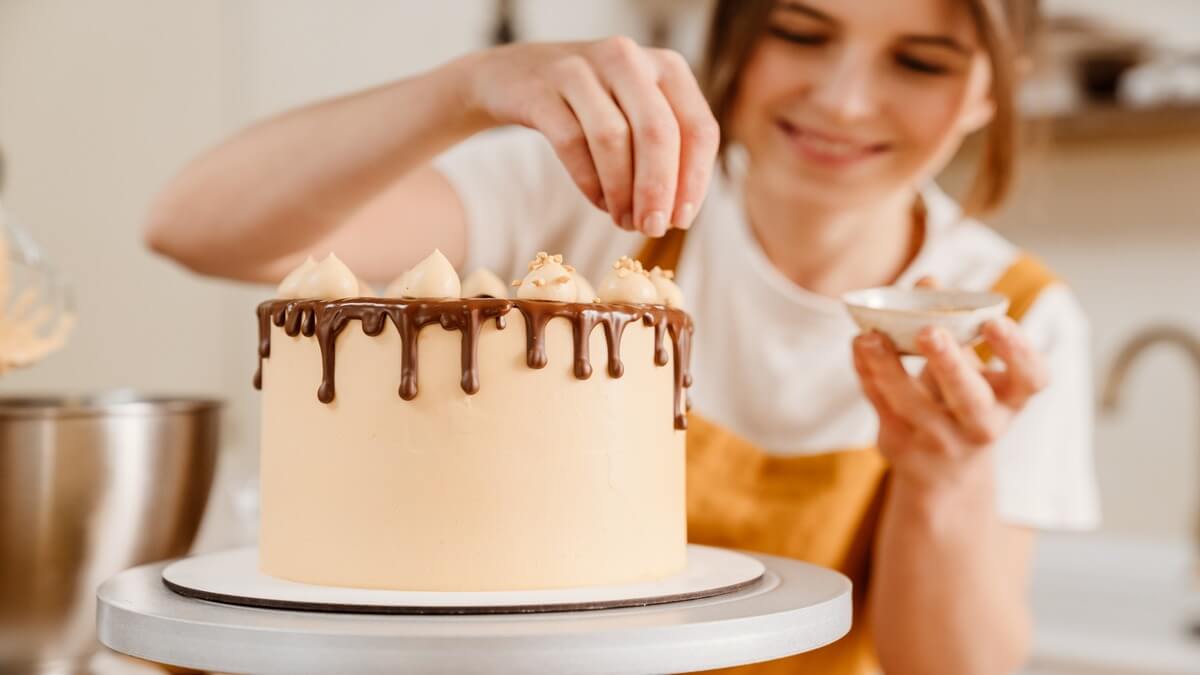Aprende a preparar cremas decorativas para tortas