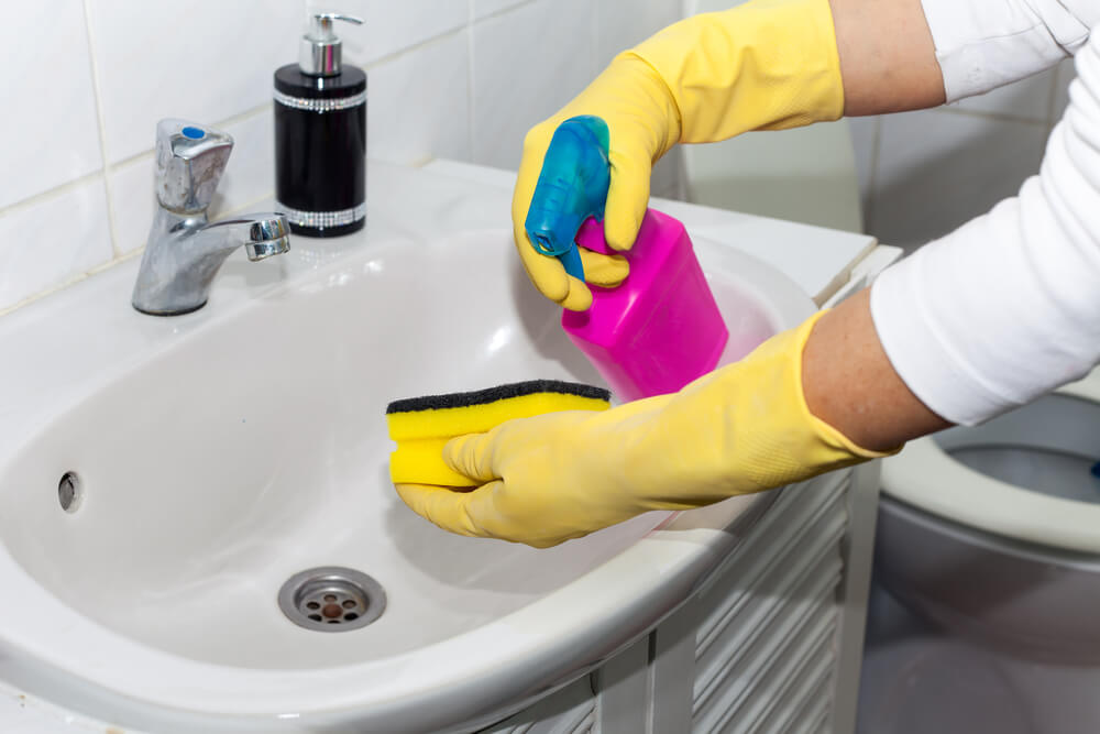 Städa badrummet för att undvika allergier i ditt hem
