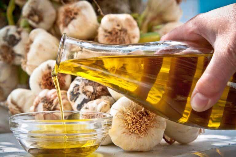 Preparado medicinal de ajo y aceite de oliva para la hipertensión