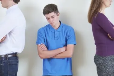 Cambios de humor en la adolescencia: su origen y cómo lidiar con ello