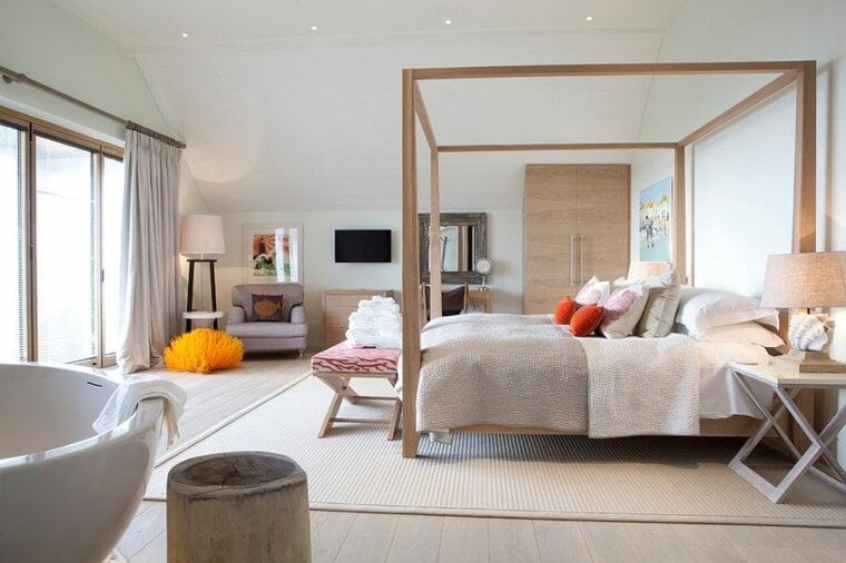 Los pies de cama son elementos decorativos y funcionales.