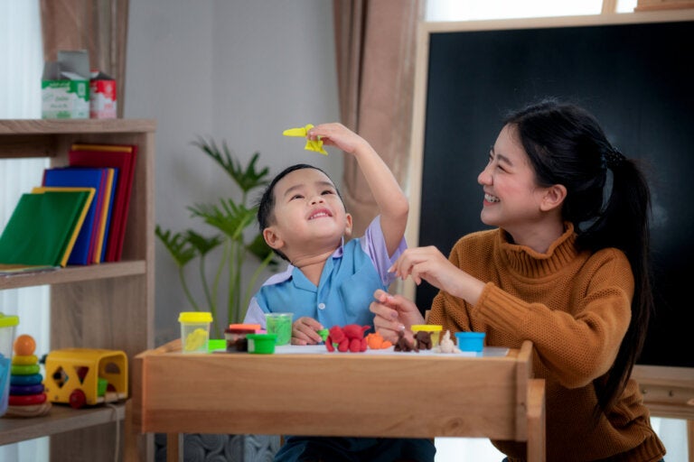 11 beneficios de jugar con plastilina para los niños