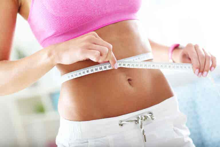 Cómo perder dos tallas de cintura con cambios en la dieta