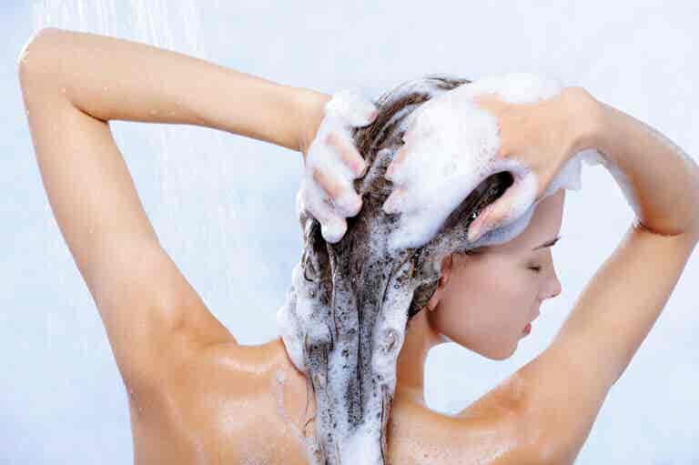 5 soluciones caseras para retirar el tinte del cabello