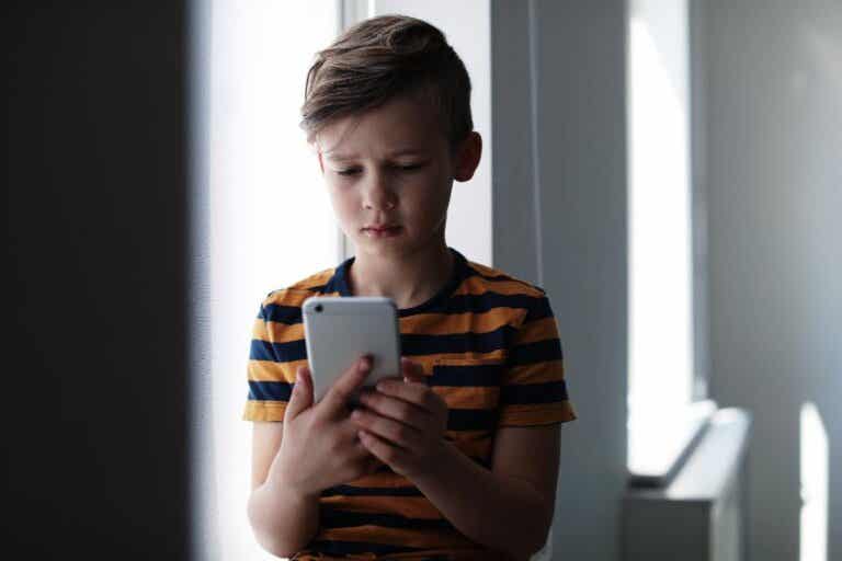 A qué edad el niño puede tener su primer smartphone