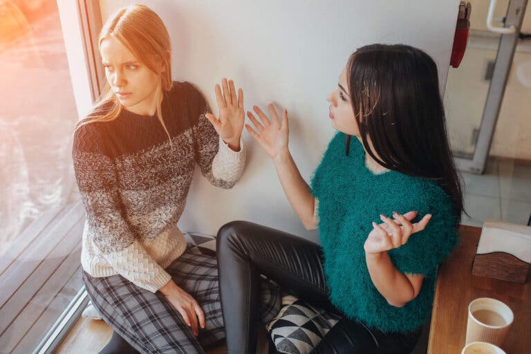 Qué hacer si una amiga te abandona por el novio