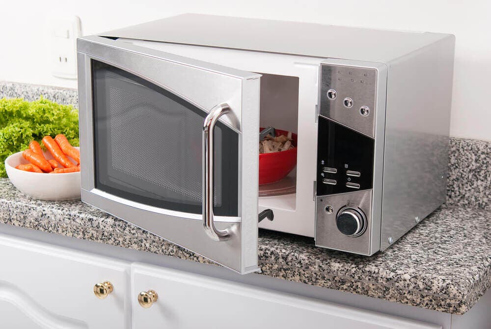 Es saludable cocinar en un microondas.