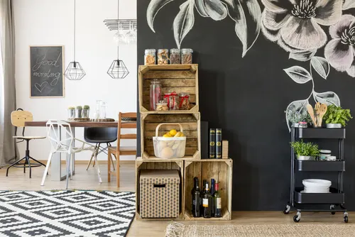 Podemos realizar estantes de cocina a partir de cajas de madera.