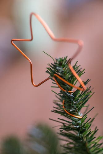 Decoración con alambre en forma de estrella