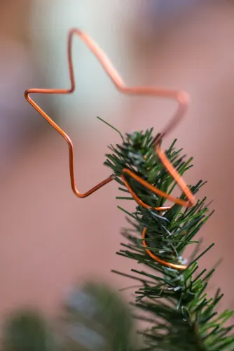 Decoración con alambre en forma de estrella