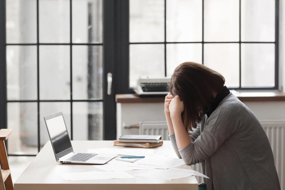 Estrés en el trabajo por no practicar feng shui.