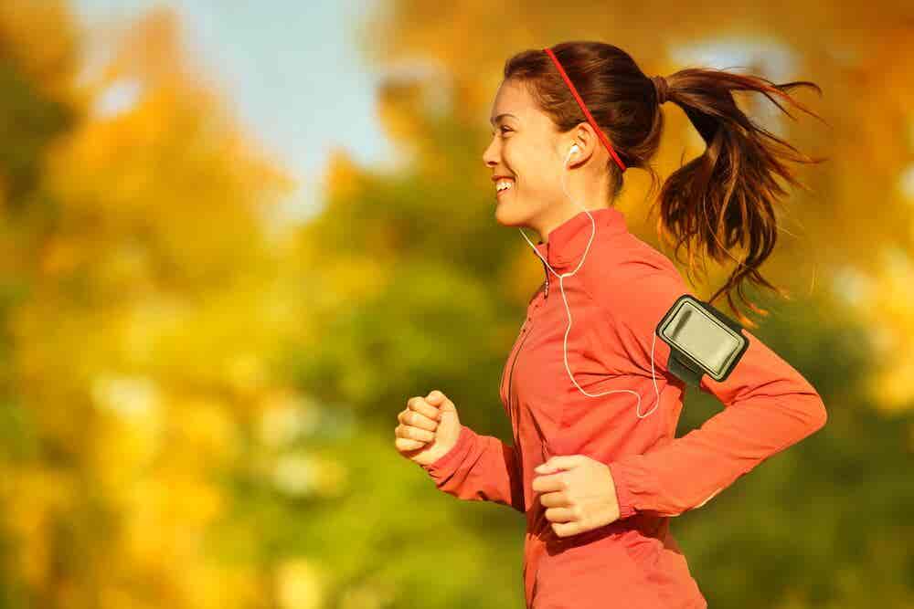 Correr es un ejercicio cardiovascular para bajar de peso.