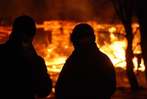 Piromanía: causas, síntomas y tratamiento