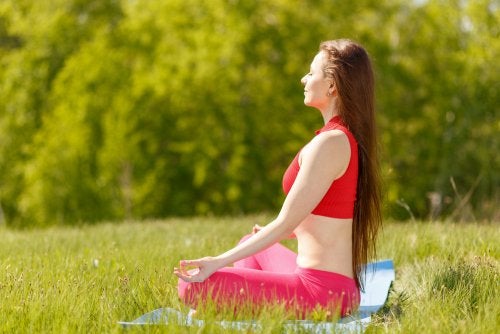 7 posturas de yoga para la felicidad