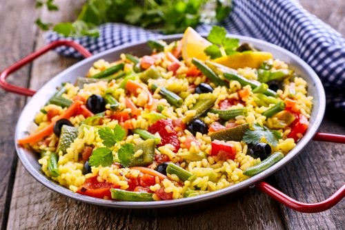 ¿Cómo hacer una paella vegetariana baja en calorías?