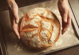 ¿Cómo hacer un pan sin amasado y sin gluten?