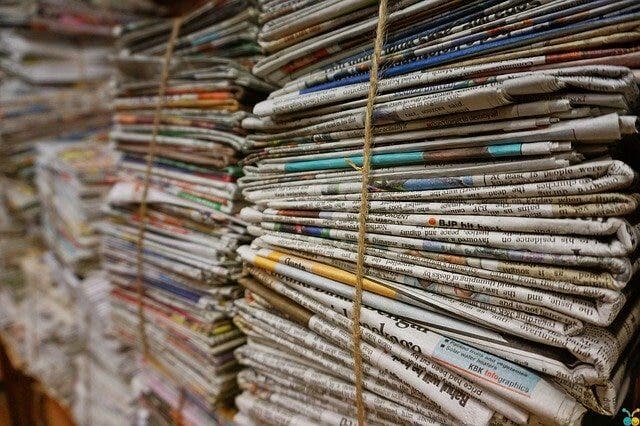 Papel periódico.