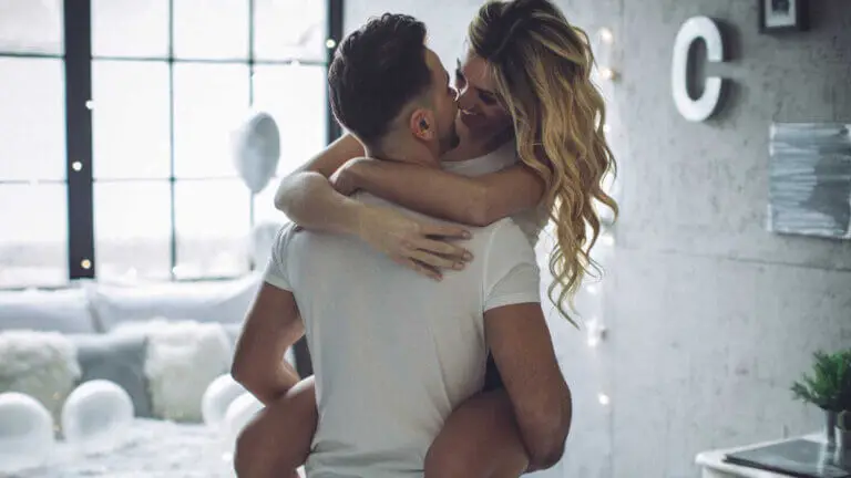 10 posiciones para tener sexo de pie