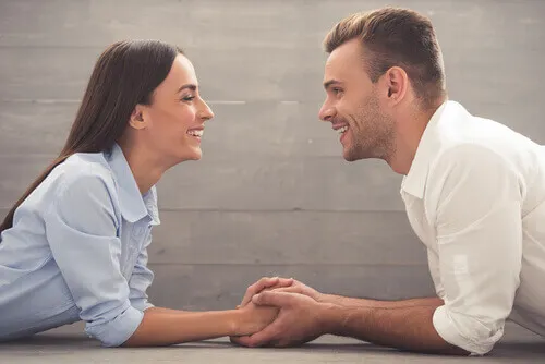 Pareja hablando