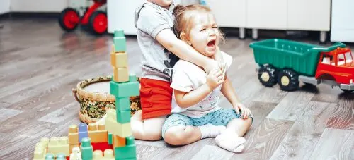Peleas a causa de los celos entre hermanos