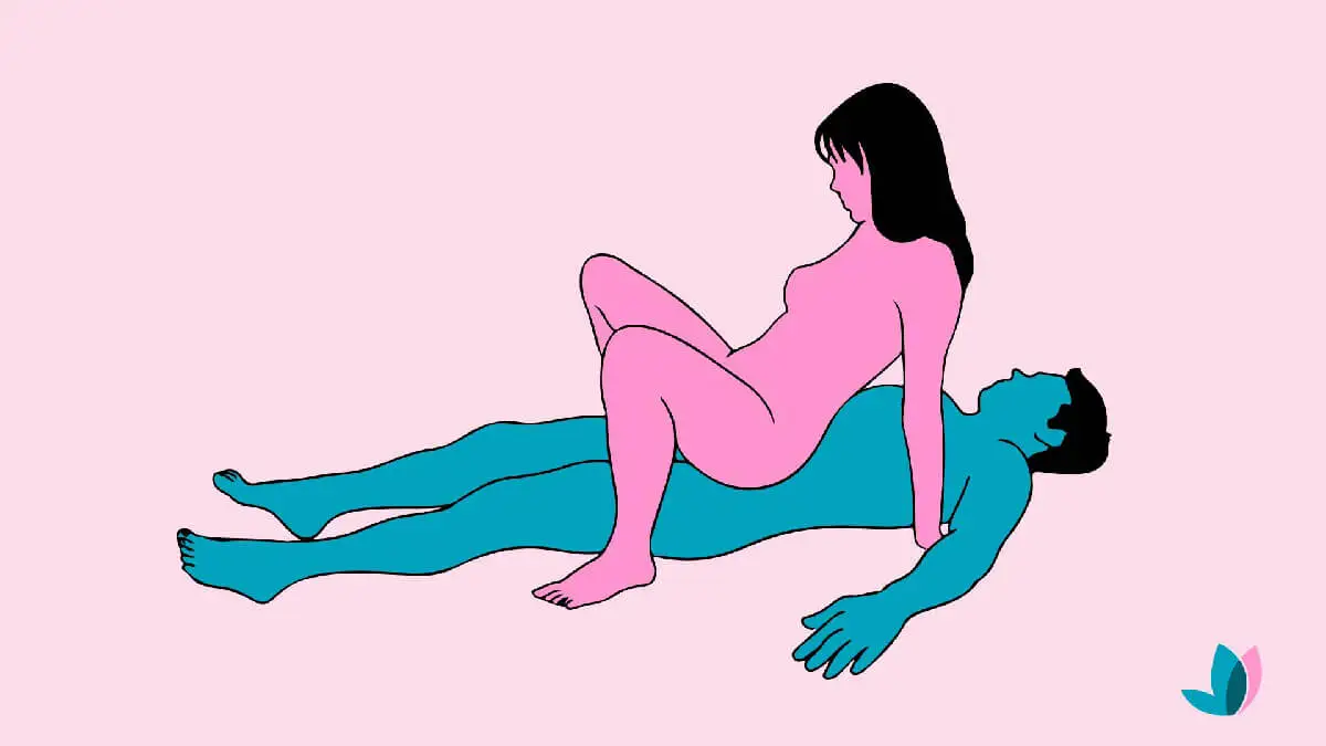 Postura vaquera invertida con la espalda inclinada.