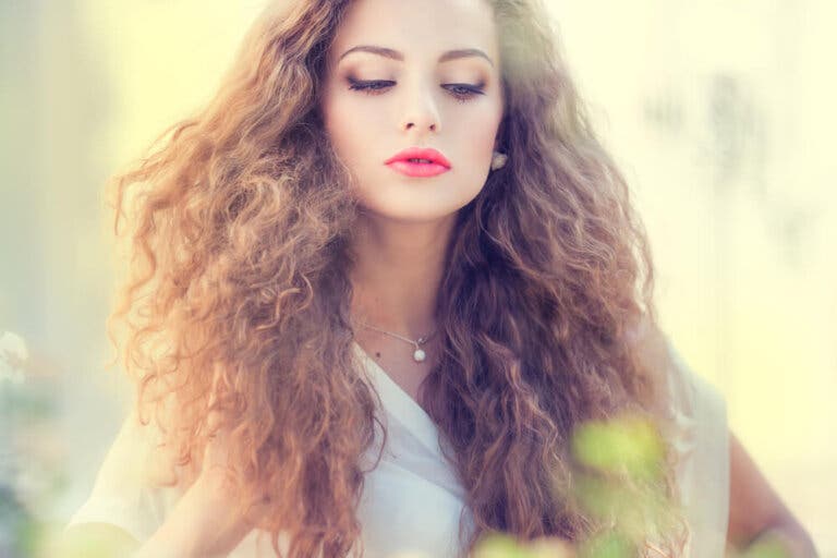 5 mascarillas para evitar el efecto eléctrico en el cabello