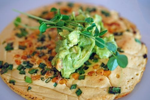 Tortilla de garbanzos y setas: una receta light para tu desayuno