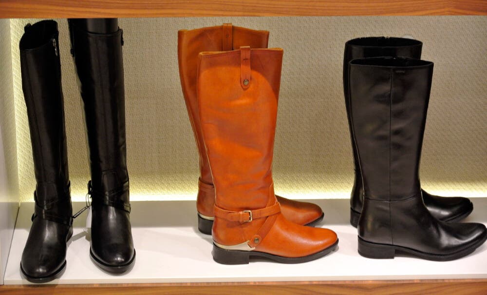 Botas altas para pantalones acampanados.