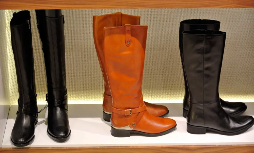 Botas altas para pantalones acampanados.