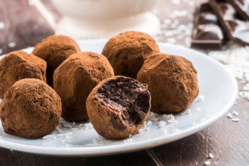Las trufas de chocolate son postres para celíacos.