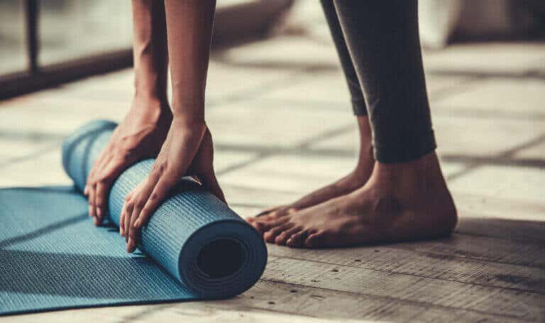 ¿Es mejor hacer yoga en lugar de levantar pesas?