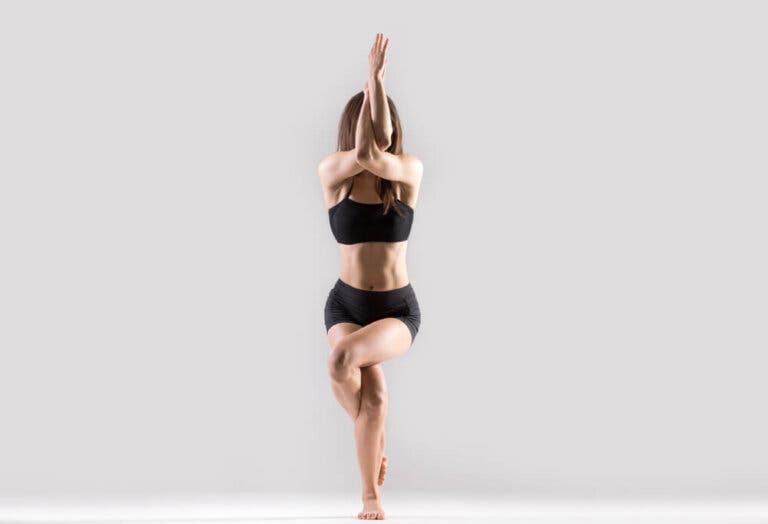 6 posturas de yoga para tonificar glúteos y piernas