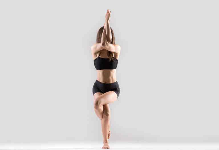 6 posturas de yoga para tonificar glúteos y piernas