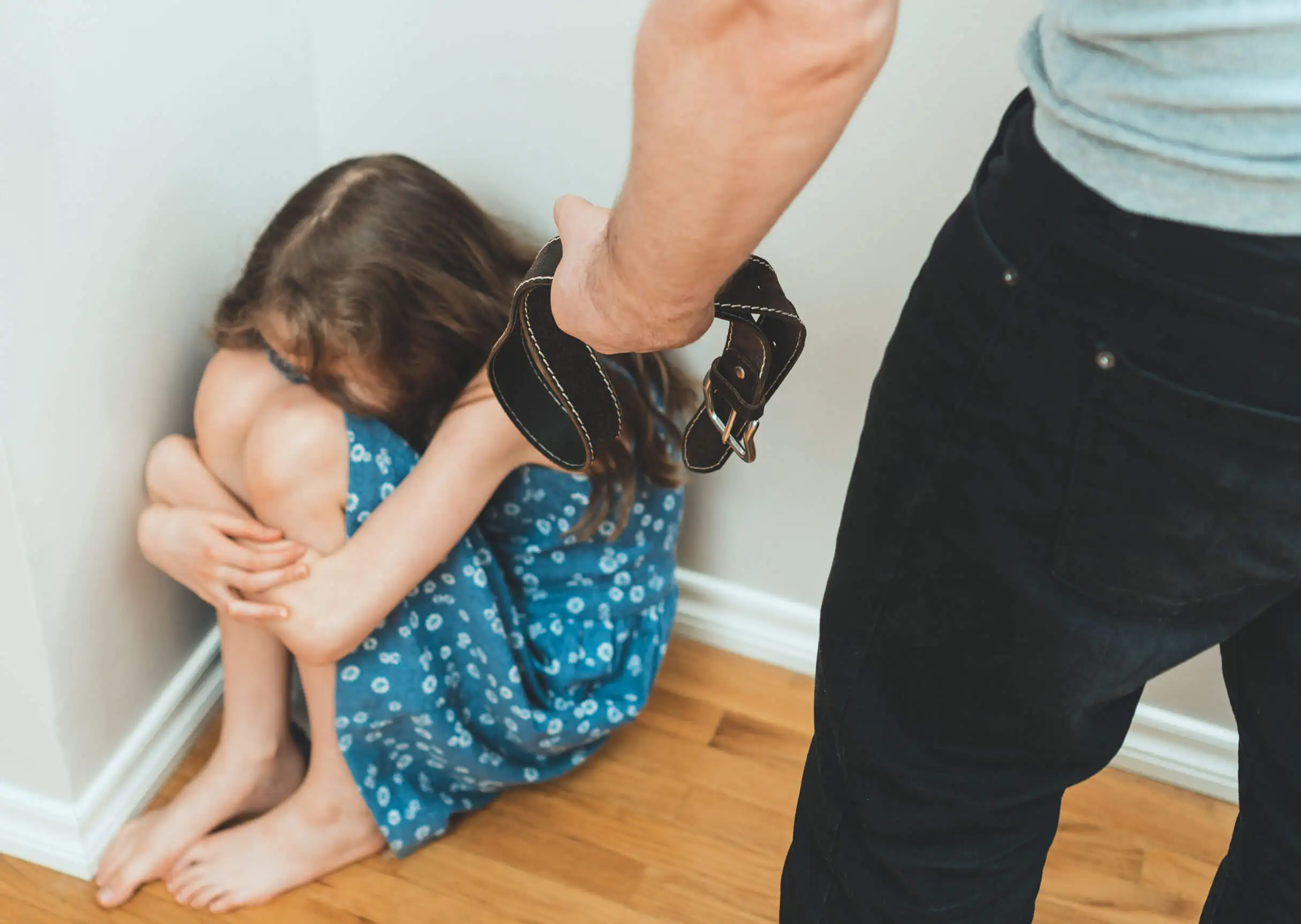 El castigo físico en los niños trae consecencias