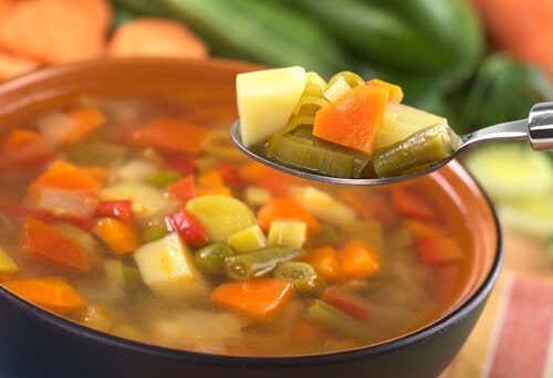 Sopa de verduras para dieta blanda