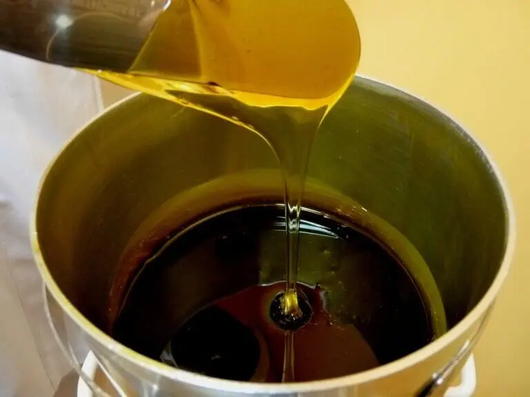 Cómo eliminar manchas de cera depilatoria de la ropa
