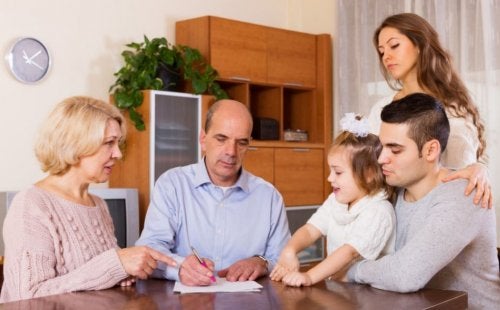 Cómo manejar los conflictos familiares relacionados con las finanzas