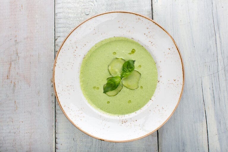 Cómo preparar un gazpacho verde