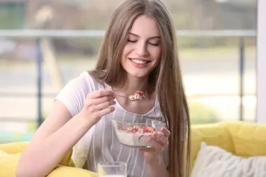 5 desayunos sanos y equilibrados para ayudarte en tu intento por perder peso