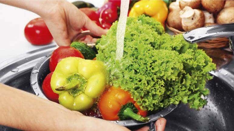 Tips y recomendaciones para lavar y desinfectar frutas y verduras