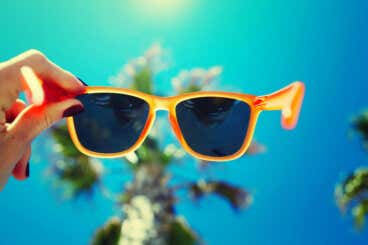 Gafas de sol: por qué es importante usarlas tanto en la ciudad como en la playa